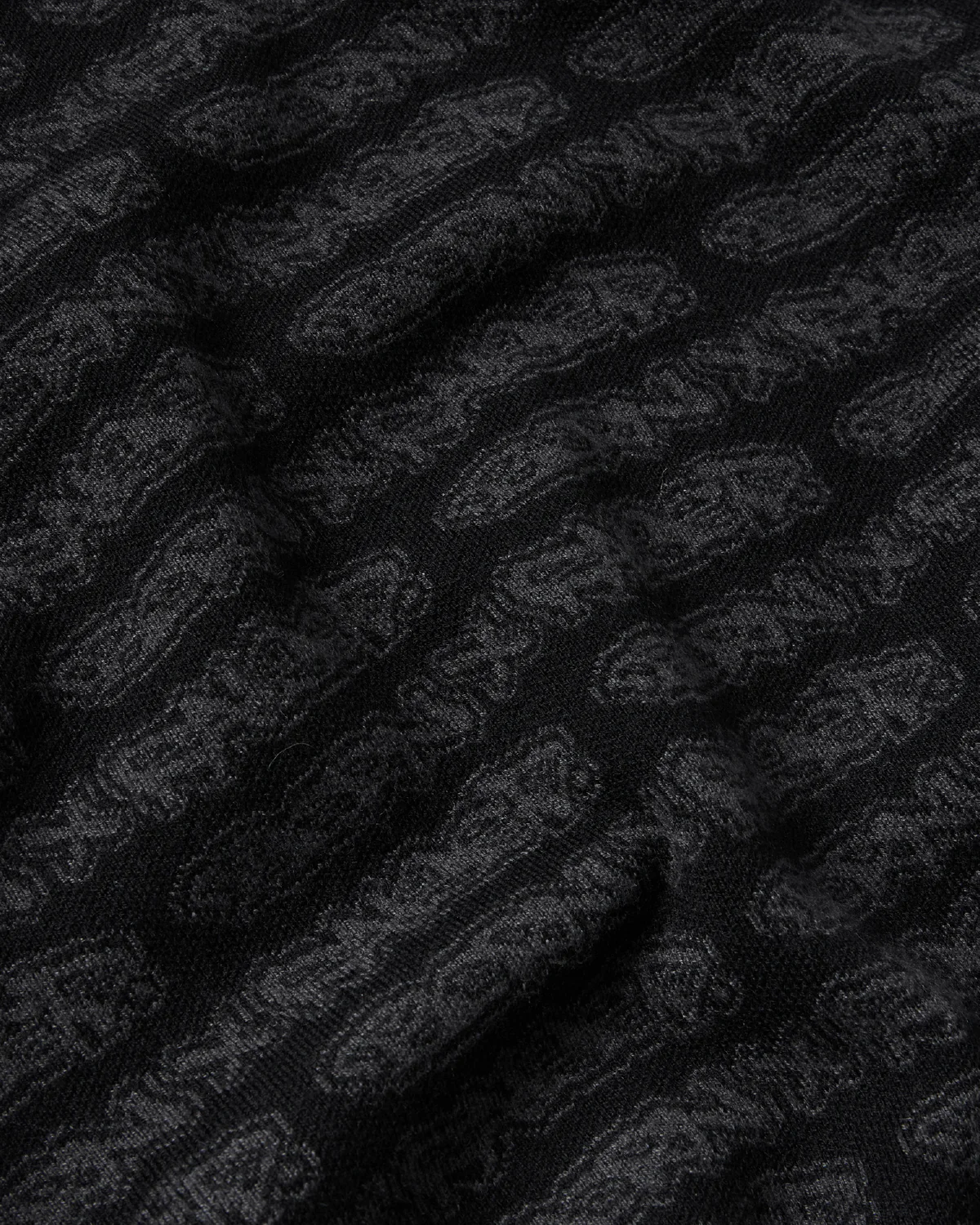 ALL OVER TAG KNIT SWEATER: BLACK - Image 3